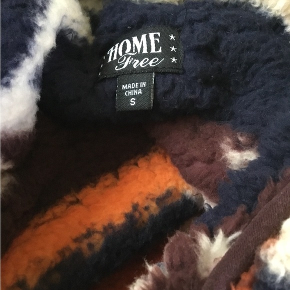 NWT Aztec Fleece - Picture 4 of 5